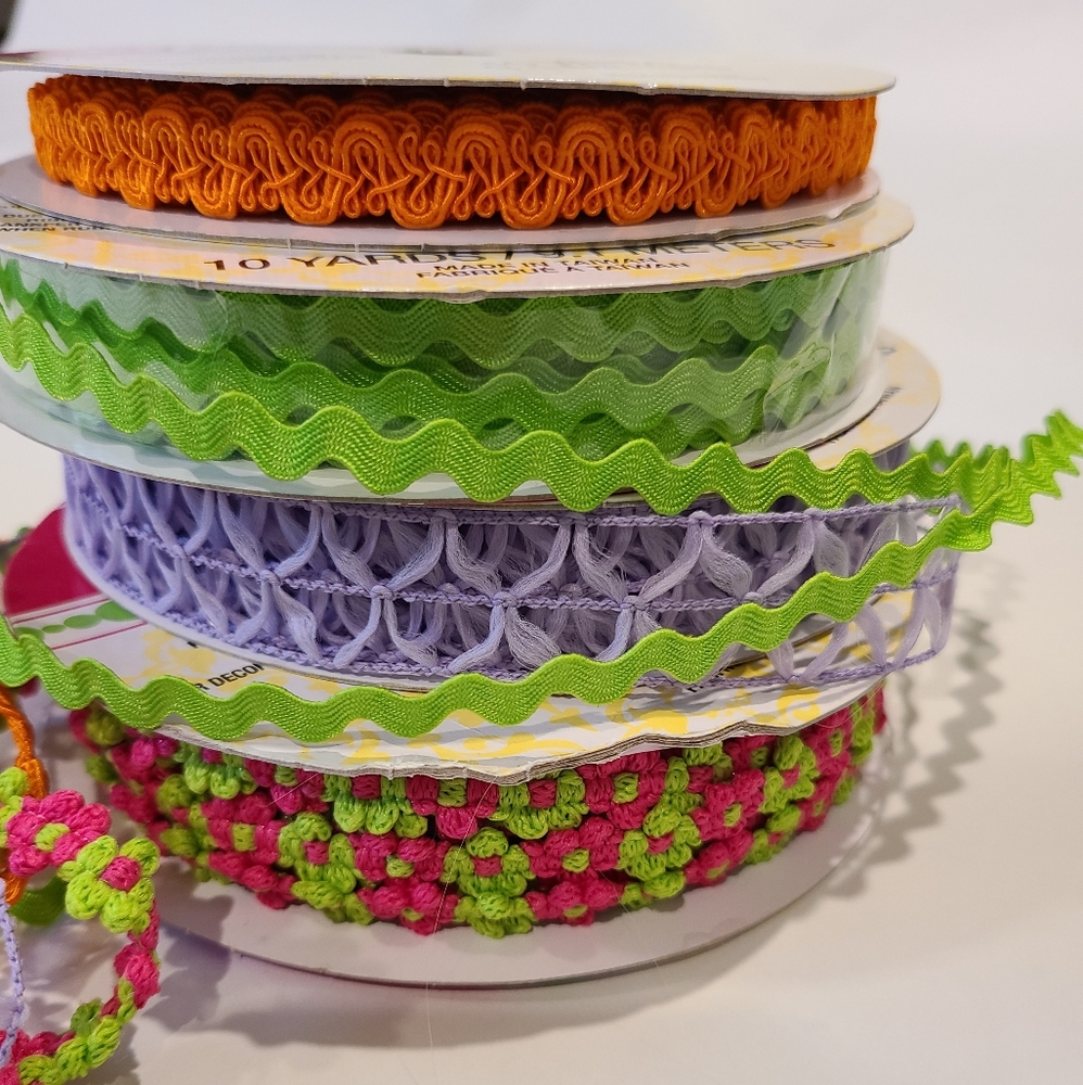 Almost 40 yards Ribbon! Bows, craft, sewing!
